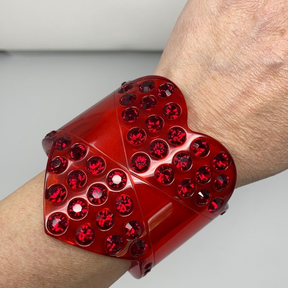Louis Vuitton Heart shape rhinestone cuff bracelet - Picture 9 of 12